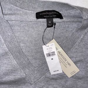 Brand new grey banana republic v neck sweater